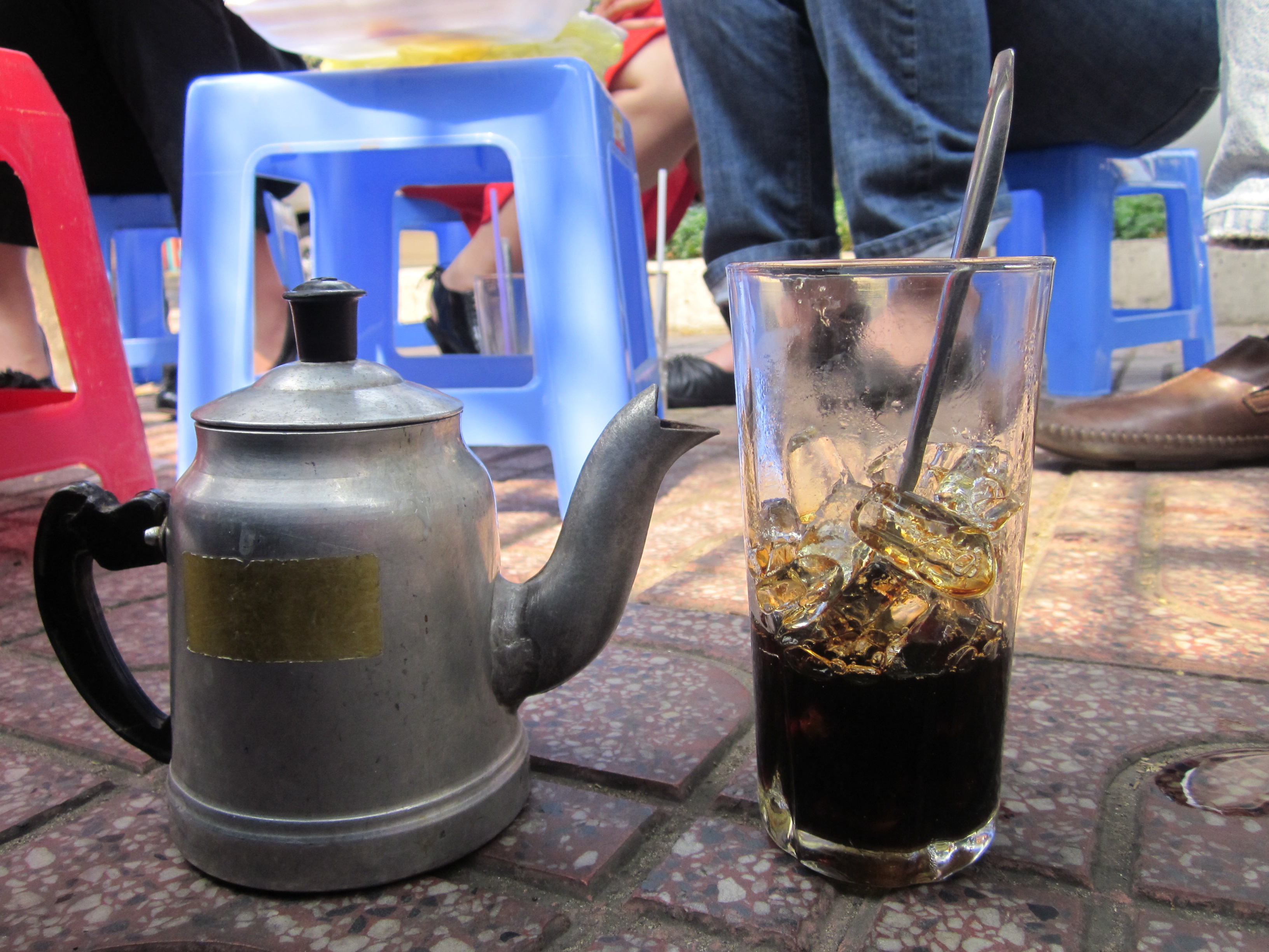 ca-phe-ban-va-cach-nhan-biet-ca-phe-ban-chi-bang-nuoc-loc-5